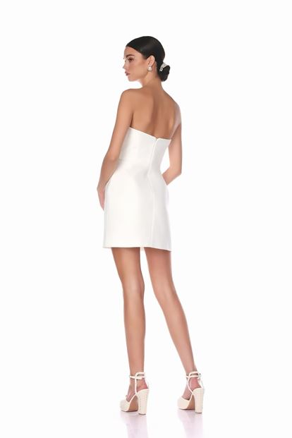 Robe de soirée à buste orné d'un nœud en os